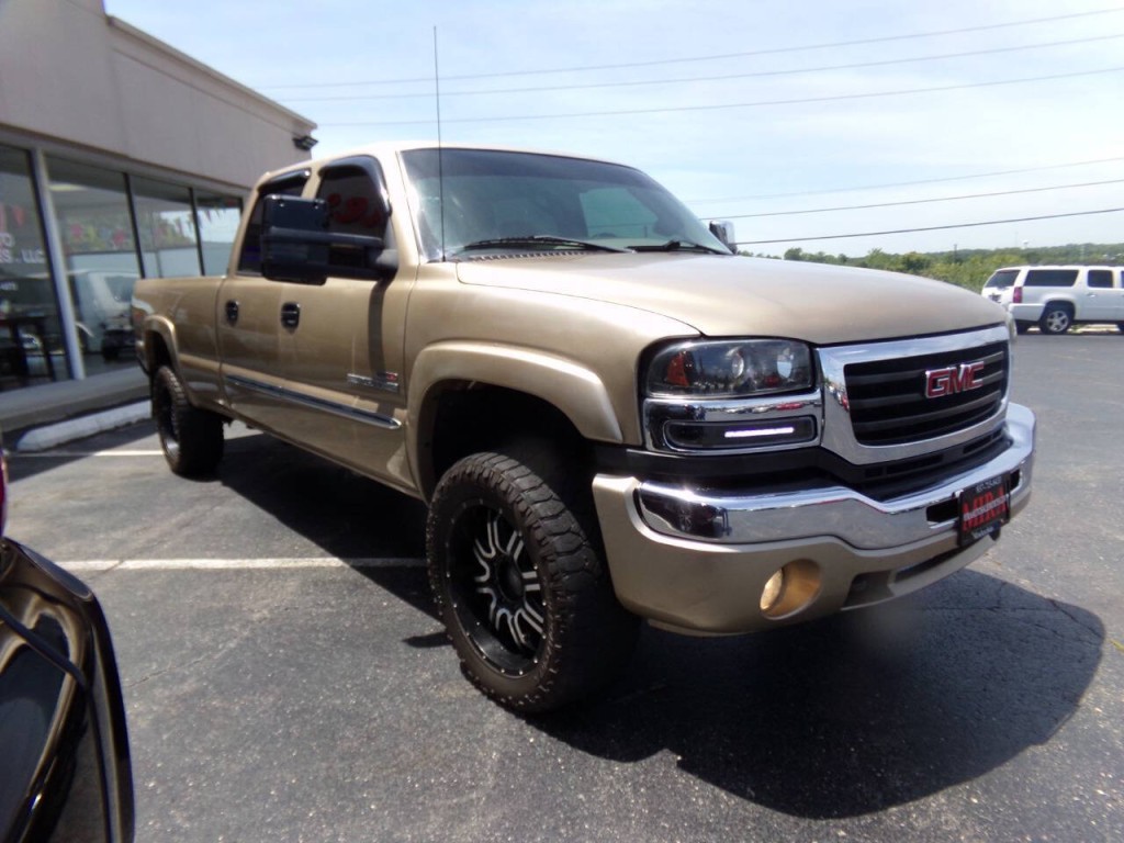2004 GMC Sierra 2500 Image 10