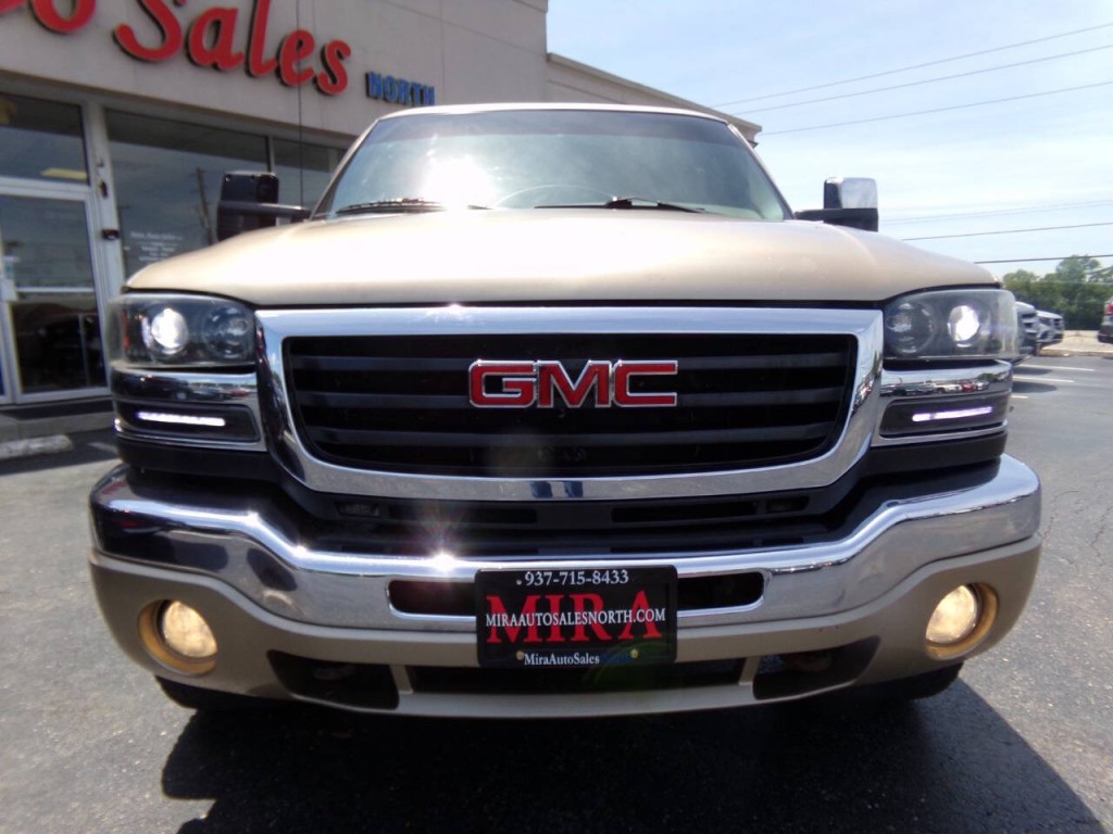 2004 GMC Sierra 2500 Image 11