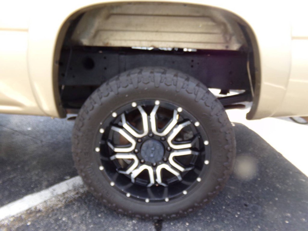 2004 GMC Sierra 2500 Image 31