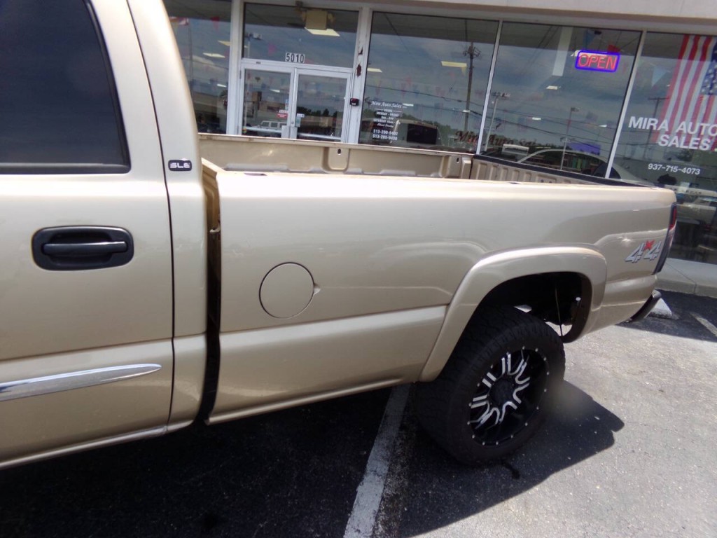 2004 GMC Sierra 2500 Image 50