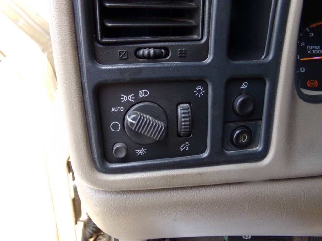 2004 GMC Sierra 2500 Image 18