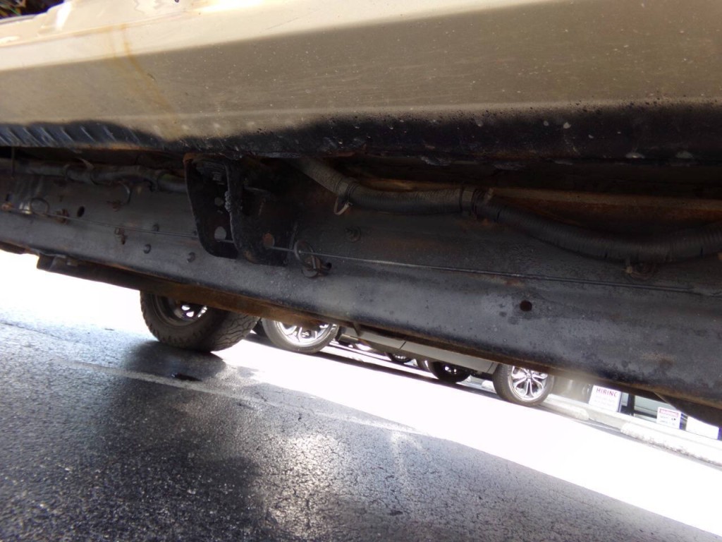 2004 GMC Sierra 2500 Image 25
