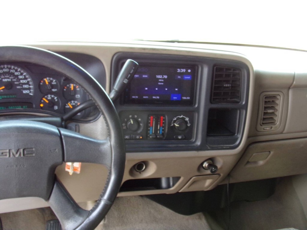 2004 GMC Sierra 2500 Image 28