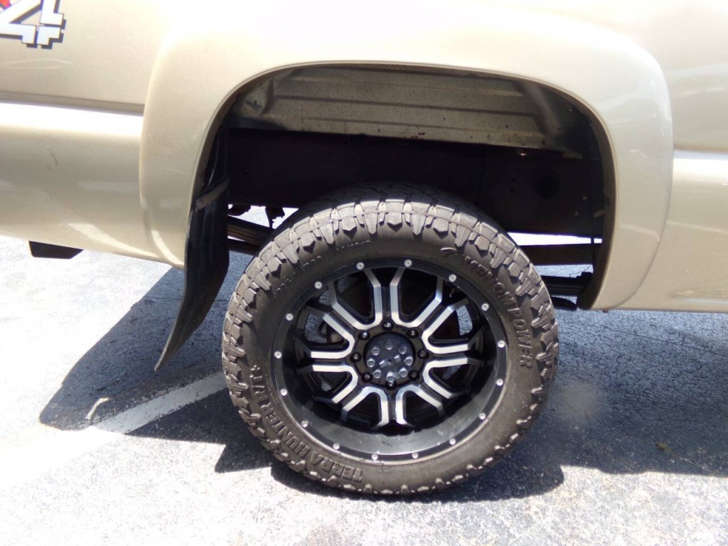 2004 GMC Sierra 2500 Image 32