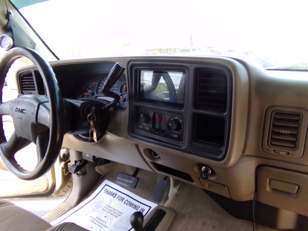 2004 GMC Sierra 2500 Image 38