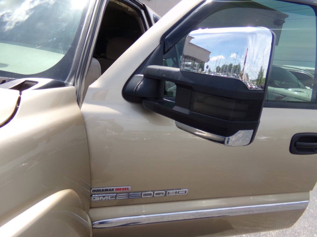 2004 GMC Sierra 2500 Image 42