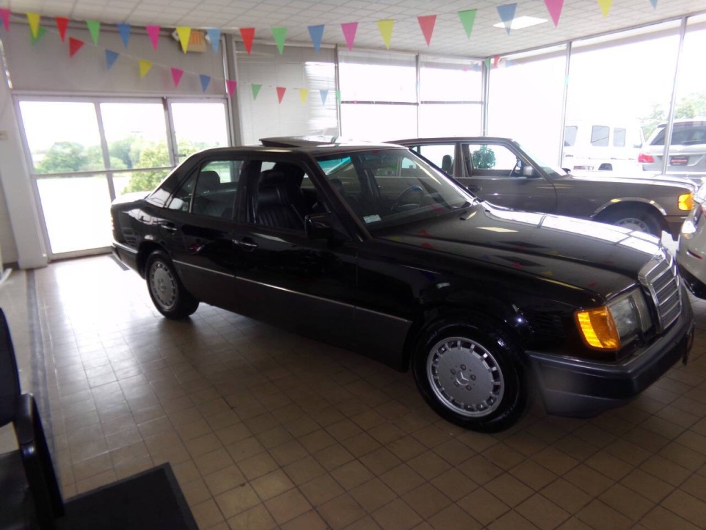 1992 Mercedes-Benz 300-Class Image 4