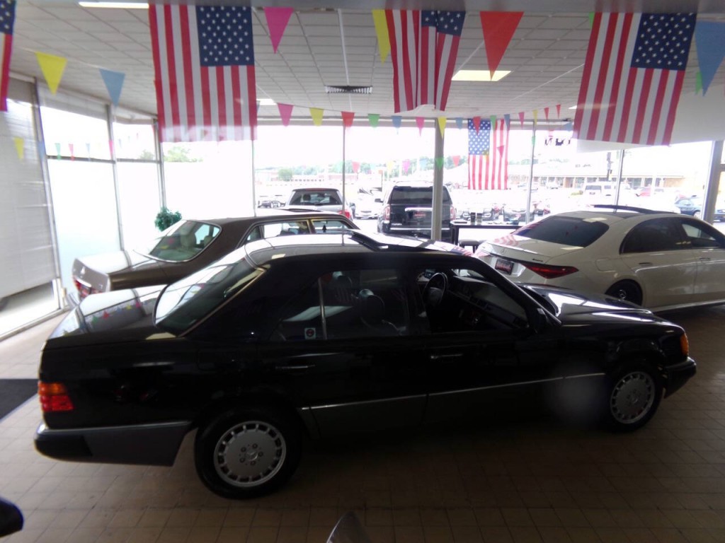 1992 Mercedes-Benz 300-Class Image 5