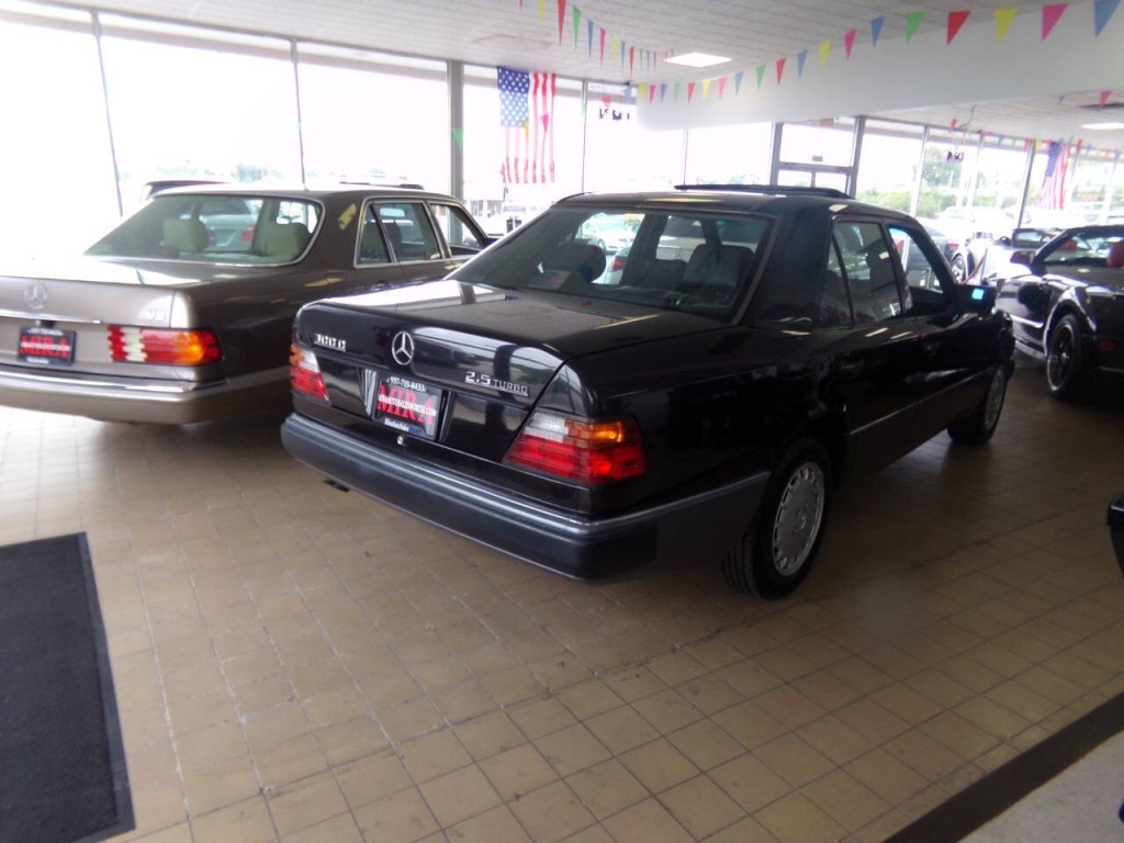 1992 Mercedes-Benz 300-Class Image 6