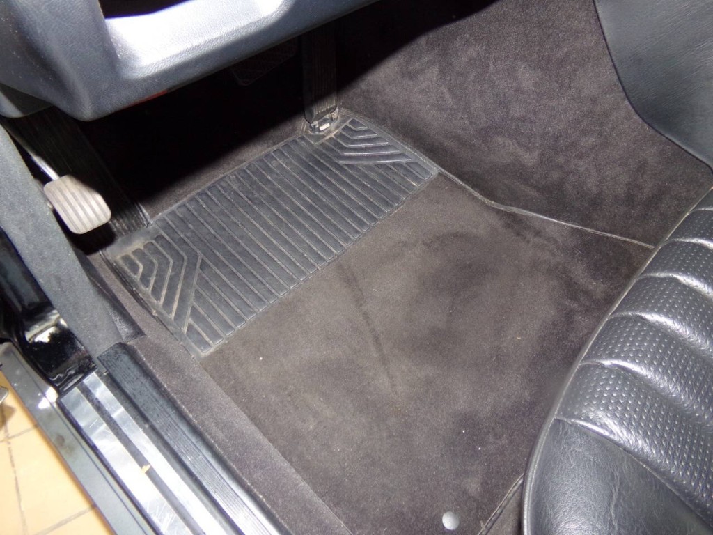 1992 Mercedes-Benz 300-Class Image 11
