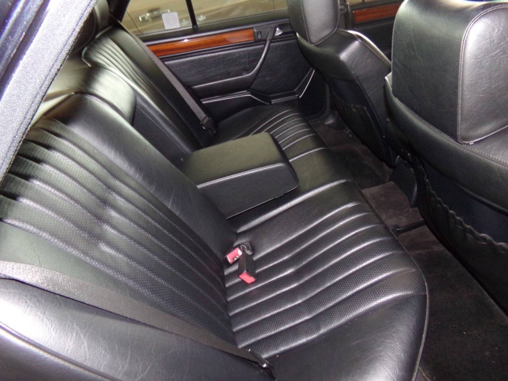 1992 Mercedes-Benz 300-Class Image 25