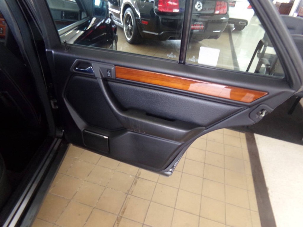 1992 Mercedes-Benz 300-Class Image 27