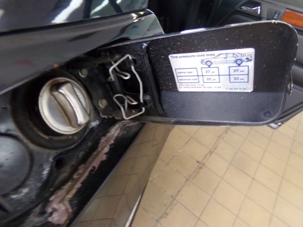 1992 Mercedes-Benz 300-Class Image 29