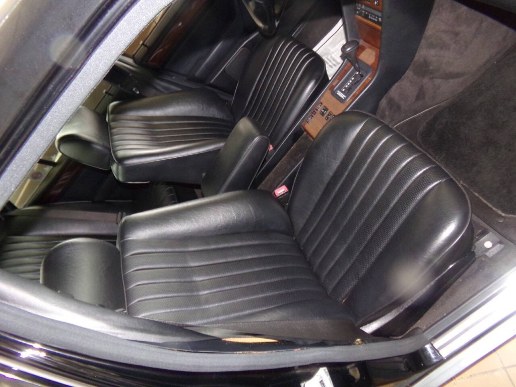 1992 Mercedes-Benz 300-Class Image 35