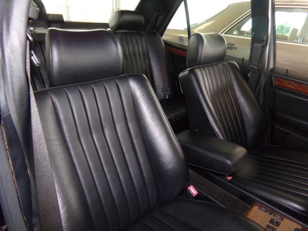 1992 Mercedes-Benz 300-Class Image 36