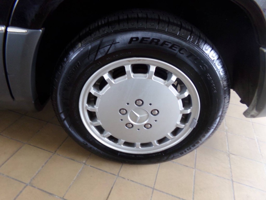 1992 Mercedes-Benz 300-Class Image 76