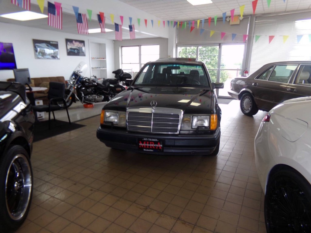 1992 Mercedes-Benz 300-Class Image 2