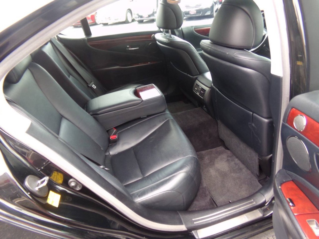 2008 Lexus LS 460 Image 25