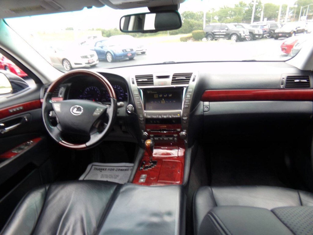 2008 Lexus LS 460 Image 30