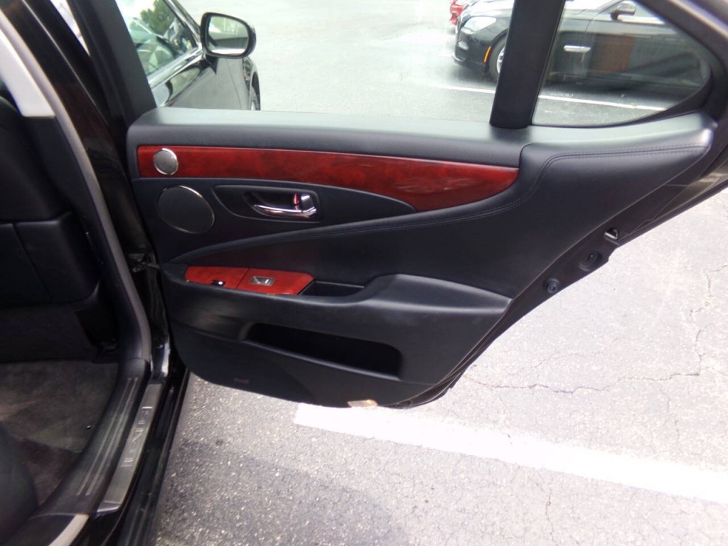 2008 Lexus LS 460 Image 31