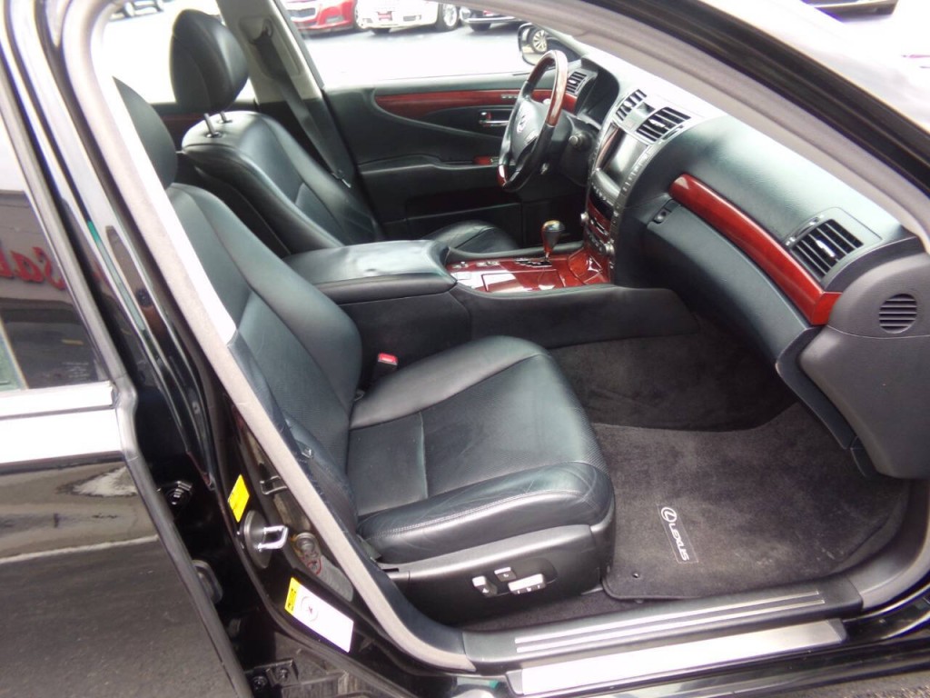 2008 Lexus LS 460 Image 32