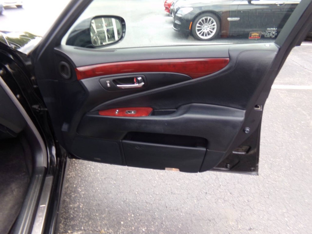 2008 Lexus LS 460 Image 36