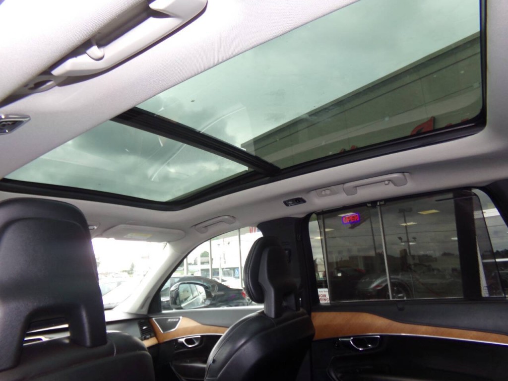 2016 Volvo XC90 Image 18