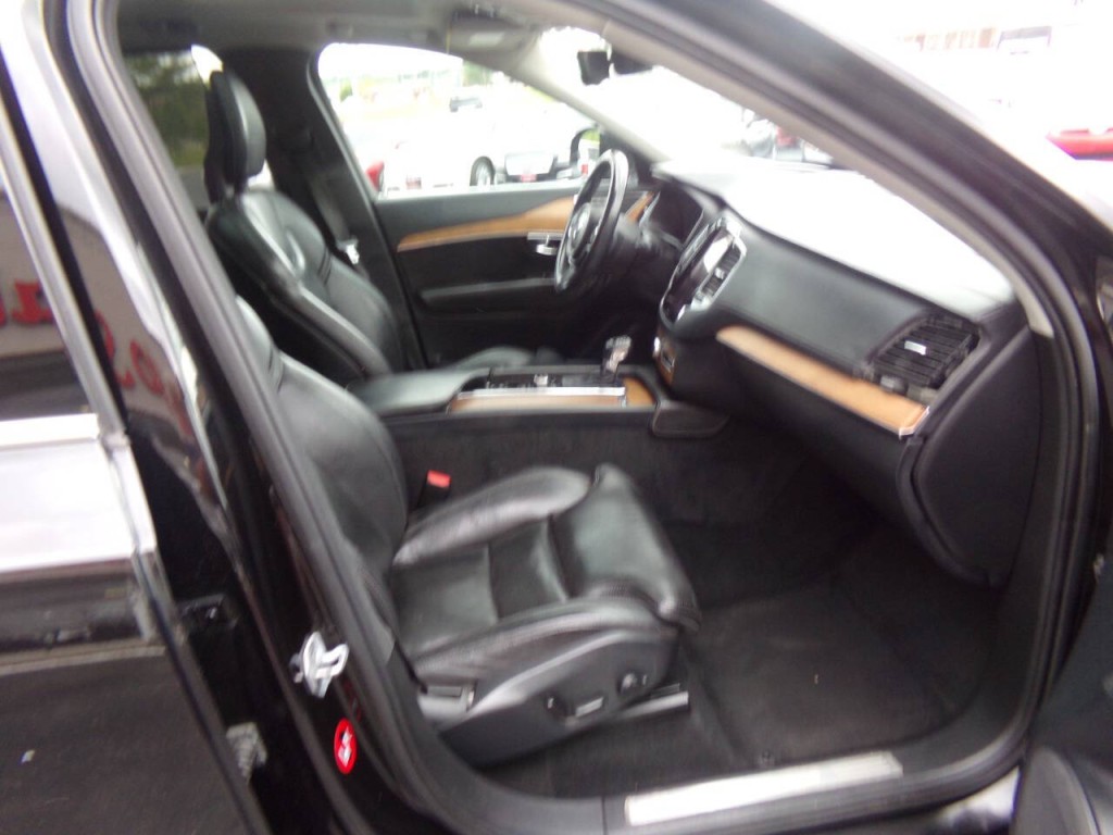 2016 Volvo XC90 Image 32