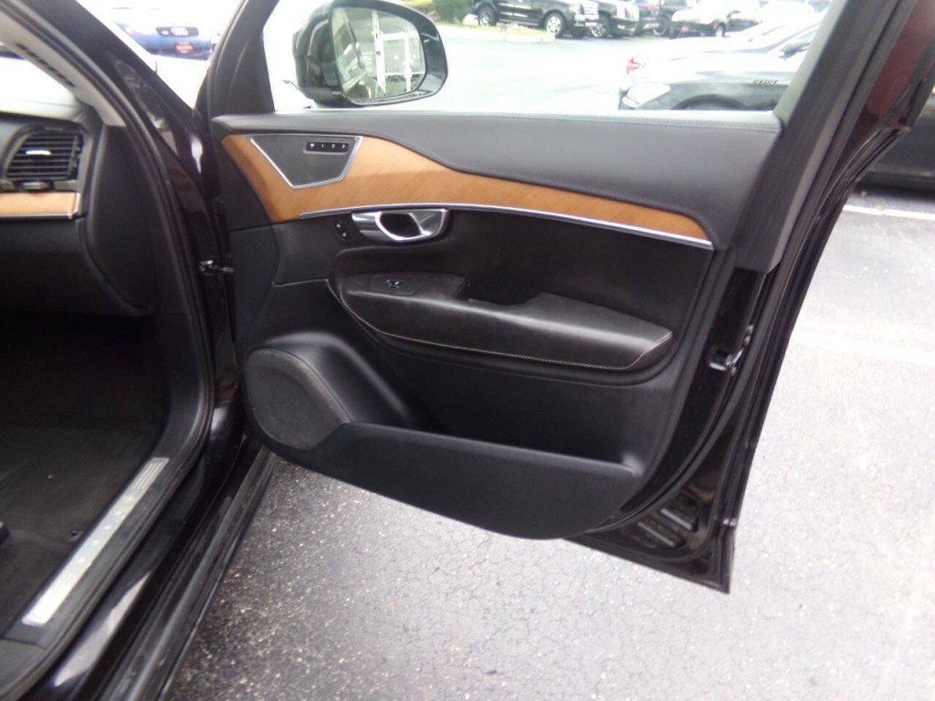 2016 Volvo XC90 Image 35