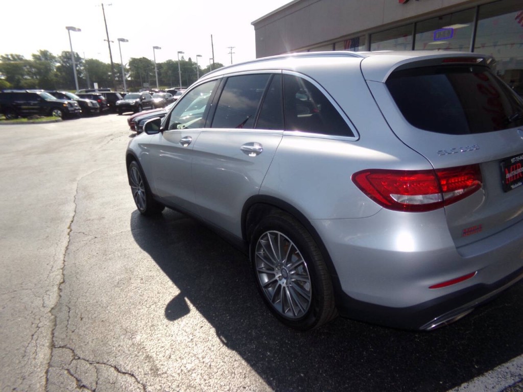 2016 Mercedes-Benz GLC-Class Image 40