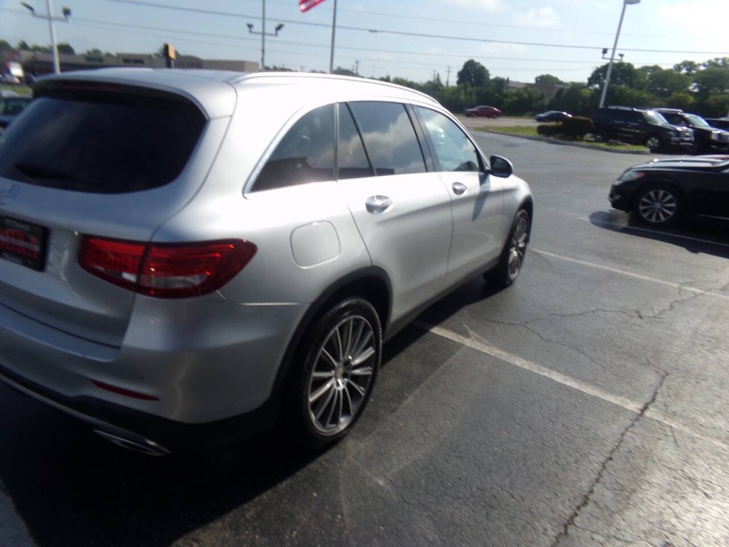 2016 Mercedes-Benz GLC-Class Image 42