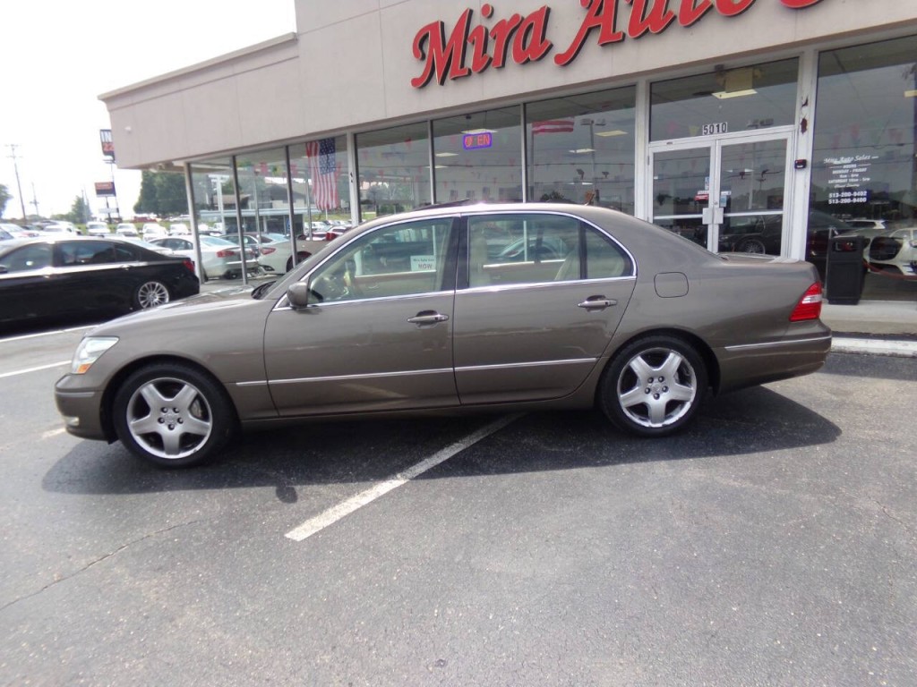 2005 Lexus LS 430 Image 2