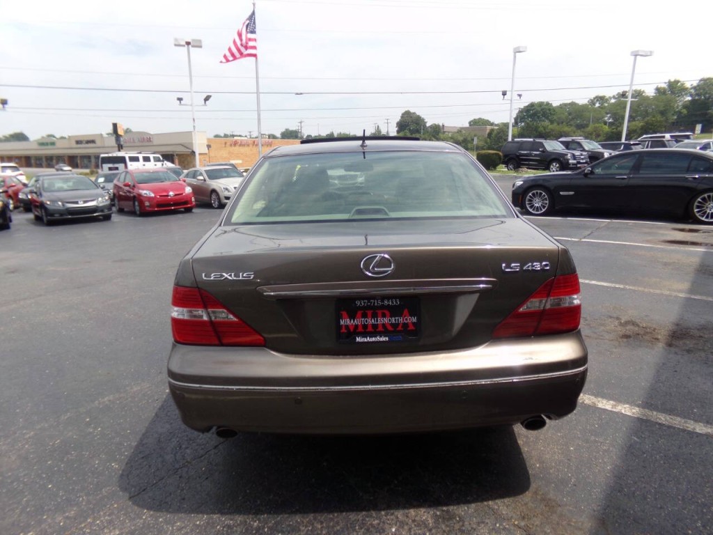 2005 Lexus LS 430 Image 3