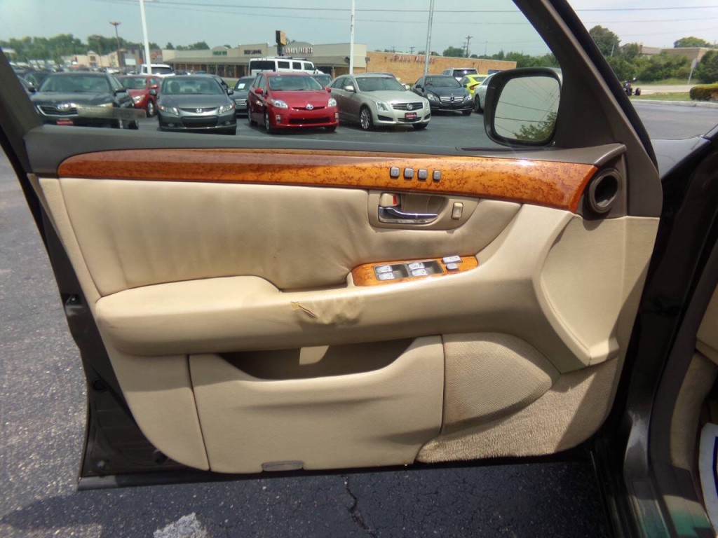 2005 Lexus LS 430 Image 10