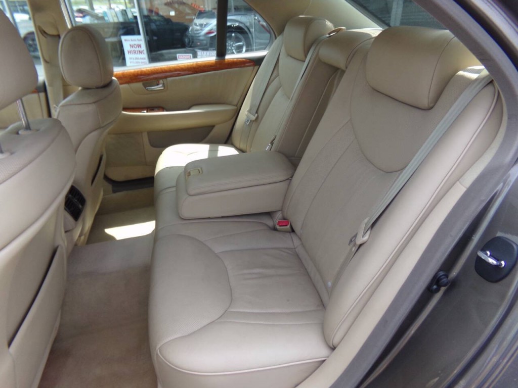 2005 Lexus LS 430 Image 14