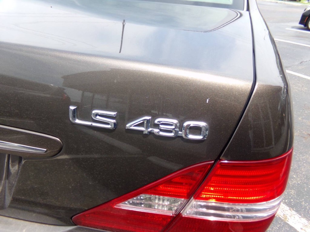 2005 Lexus LS 430 Image 15