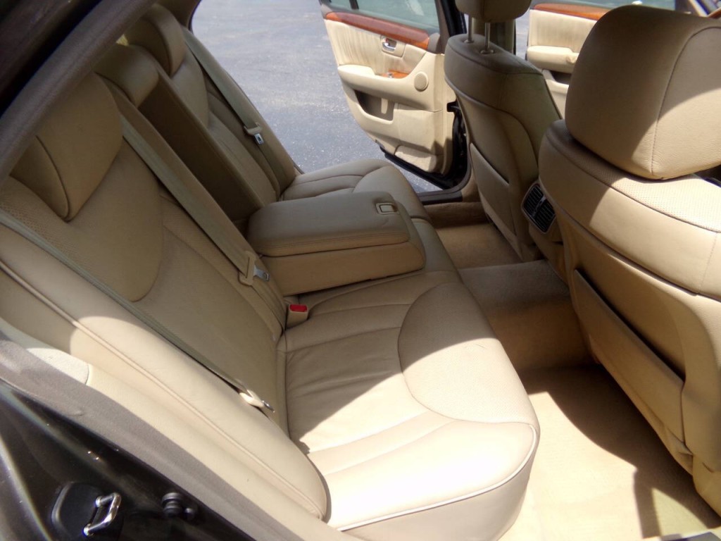 2005 Lexus LS 430 Image 16