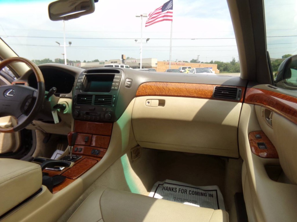 2005 Lexus LS 430 Image 17