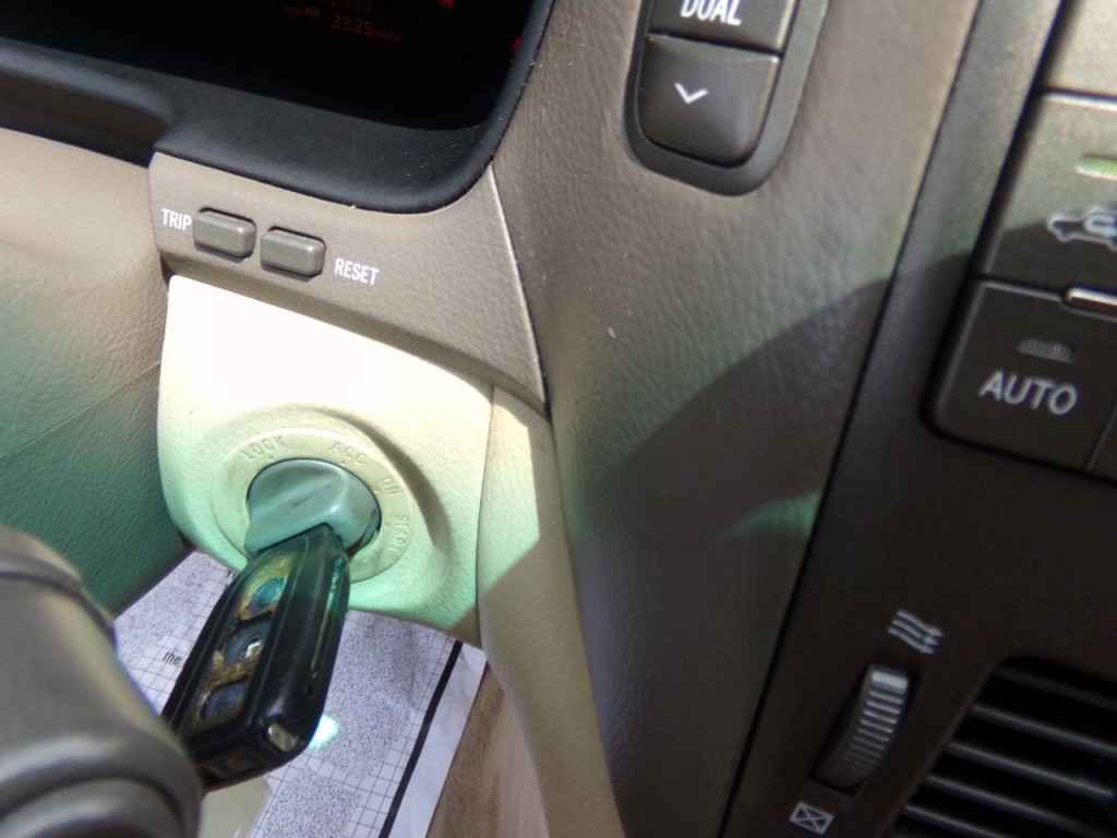 2005 Lexus LS 430 Image 29
