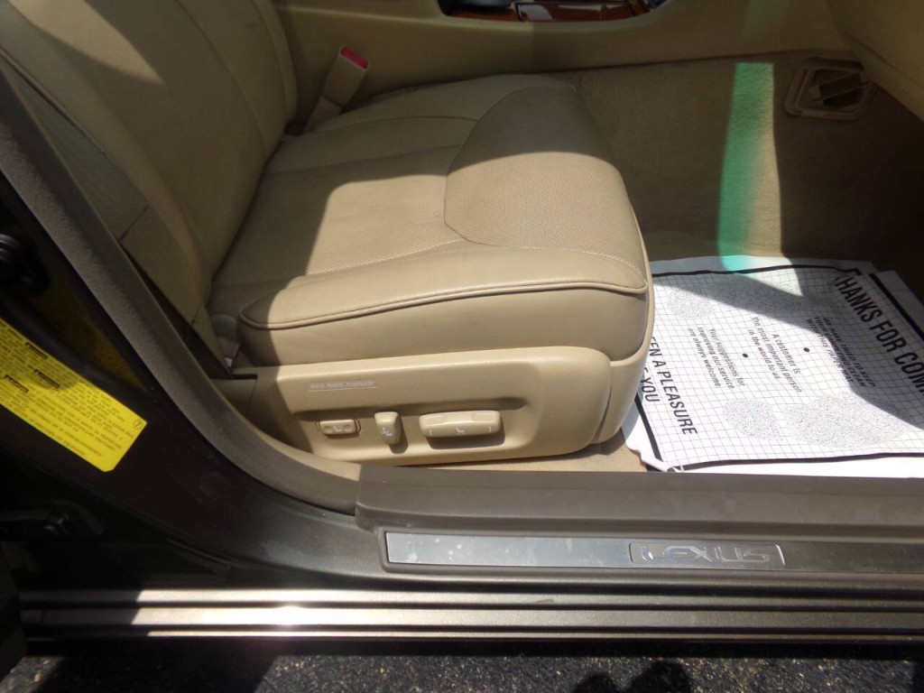 2005 Lexus LS 430 Image 34