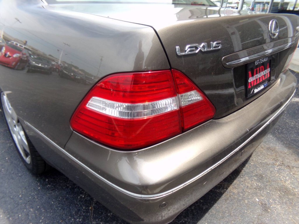 2005 Lexus LS 430 Image 36