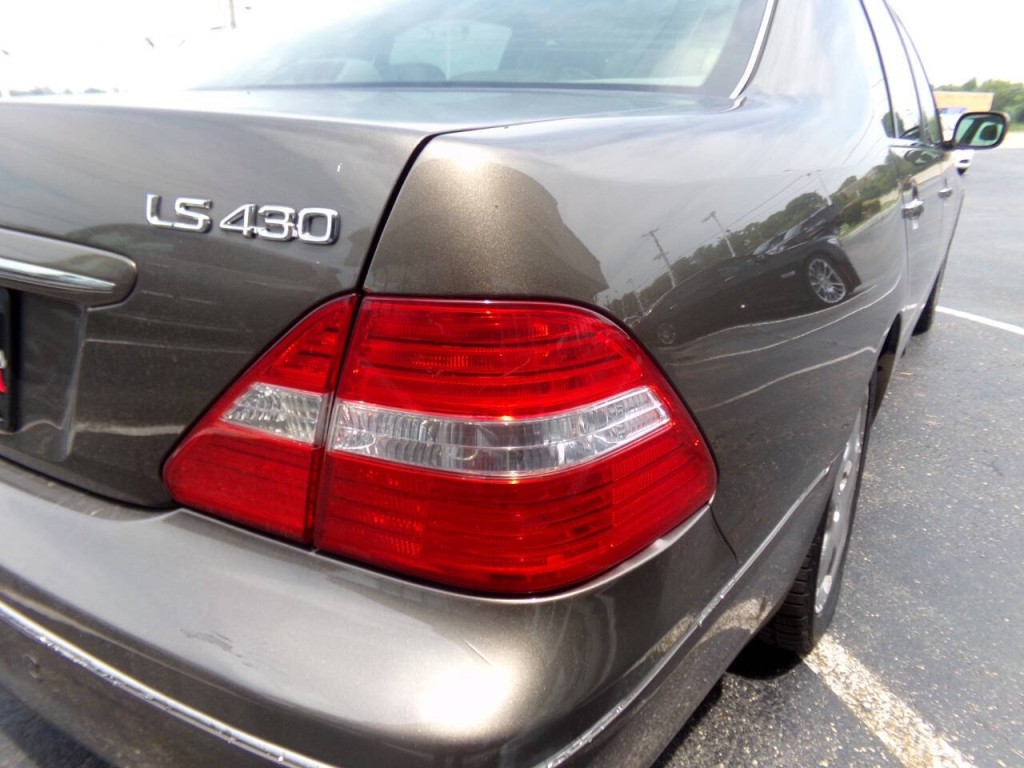 2005 Lexus LS 430 Image 37