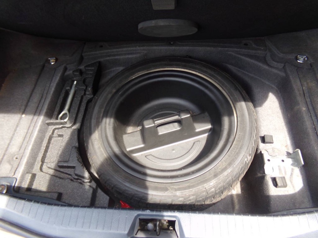2005 Lexus LS 430 Image 39