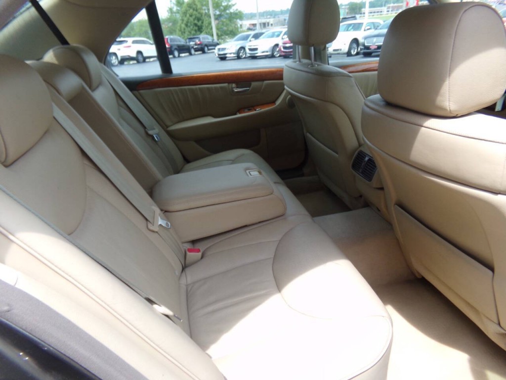 2005 Lexus LS 430 Image 40