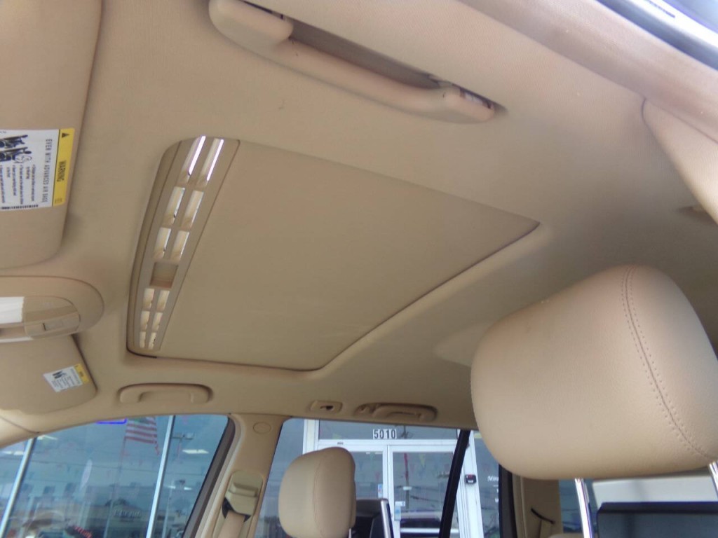 2012 Mercedes-Benz GL-Class Image 10