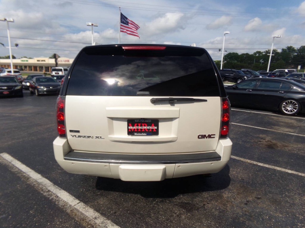 2012 GMC Yukon Image 3