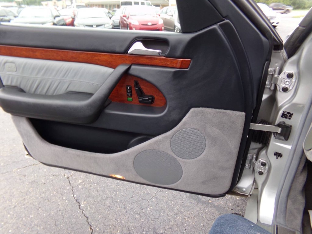 1997 Mercedes-Benz S-Class Image 35