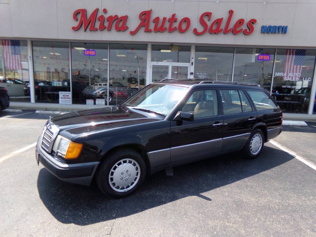 1990 Mercedes-Benz 300-Class Image 1