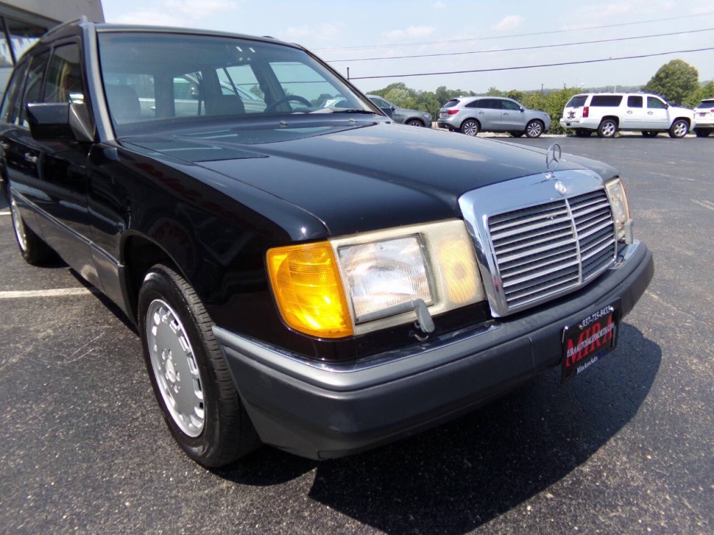 1990 Mercedes-Benz 300-Class Image 8