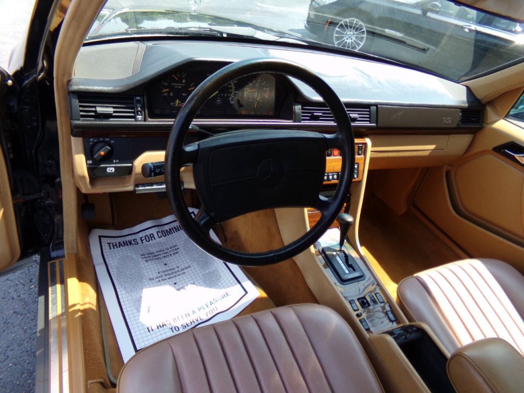 1990 Mercedes-Benz 300-Class Image 10
